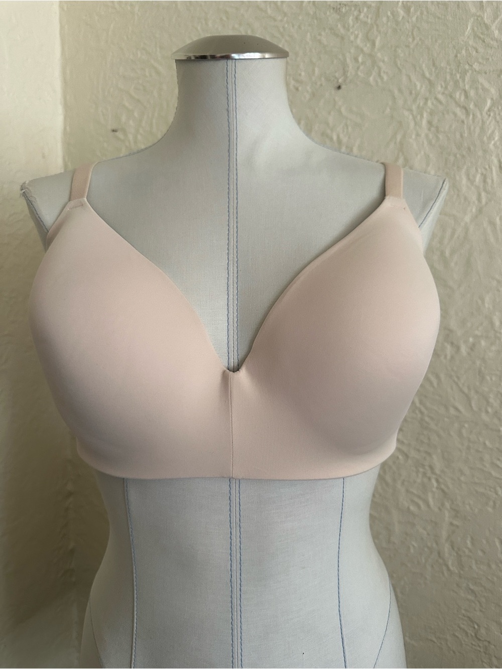 Victoria’s Secret Pink Nude Cream Wear Everywhere Wireless Lightly Lined Bra